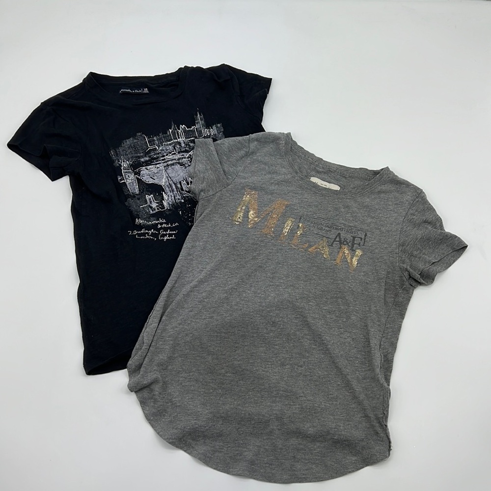 2 T-Shirts Black and Grey